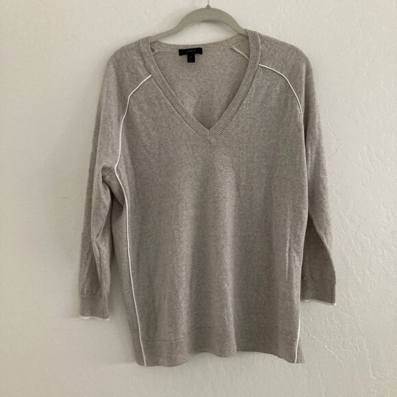 J Crew 100% Merino Wool Cream Tipped Side Panel Sweater Preppy Minimalist Medium - Picture 1 of 10
